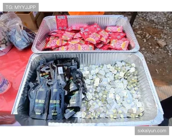 仲满家的冰箱里塞满了能量胶，连饮料都按秒表倒