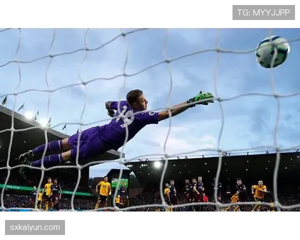 中圈开球规则拆解：何时必须直接传球，违规如何判罚？